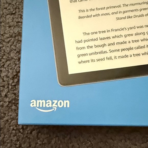 Amazon Kindle Oasis - Blue and Graphite - Picture 3 of 7